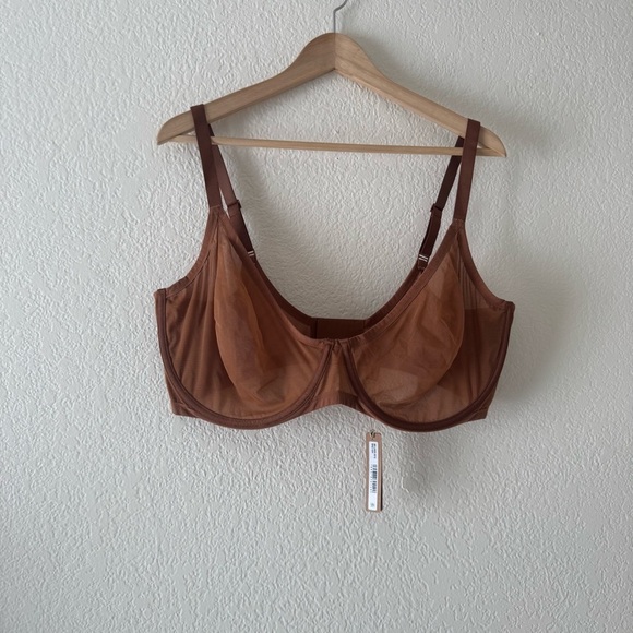 Skims ultra fine mesh scoop bra in bronze - Picture 4 of 8